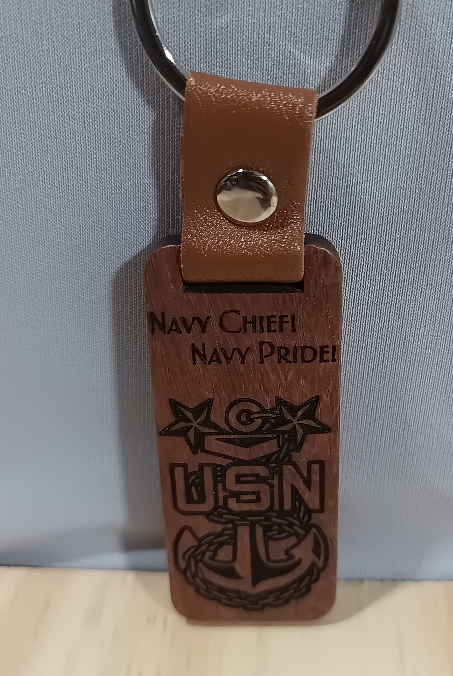 Wooden keychain MC red tone